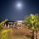 Sandy Kisses Larnaca
