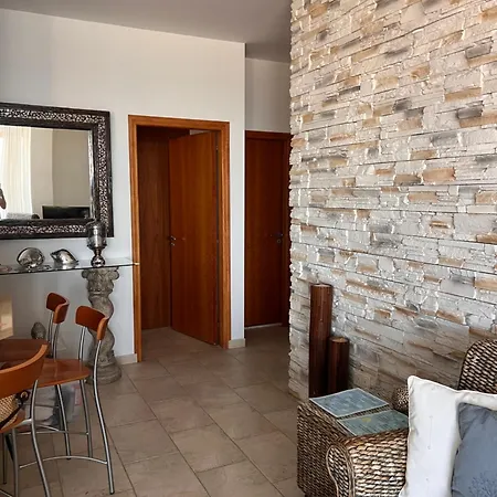 Sandy Kisses Larnaka