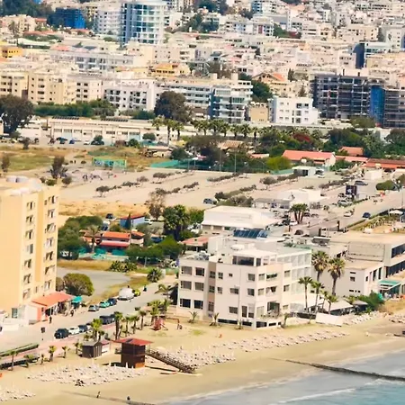 Sandy Kisses * Larnaca