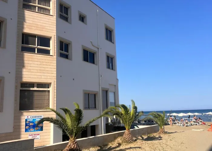 Sandy Kisses * Larnaca