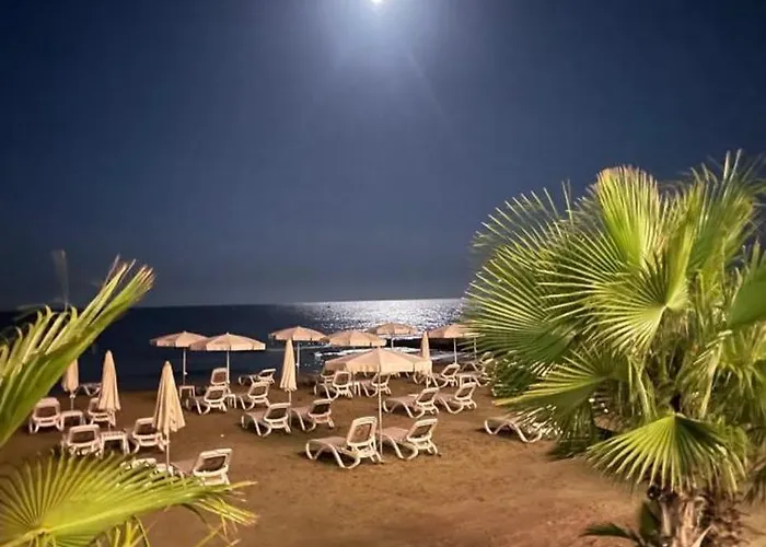 Sandy Kisses Larnaca